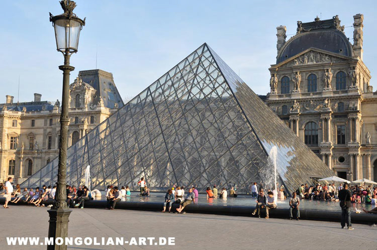 184_pyramide_paris