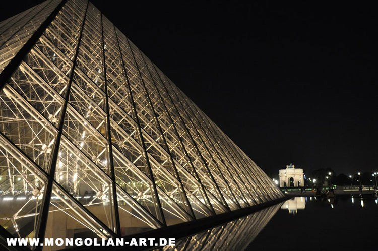 313_pyramide_louvre